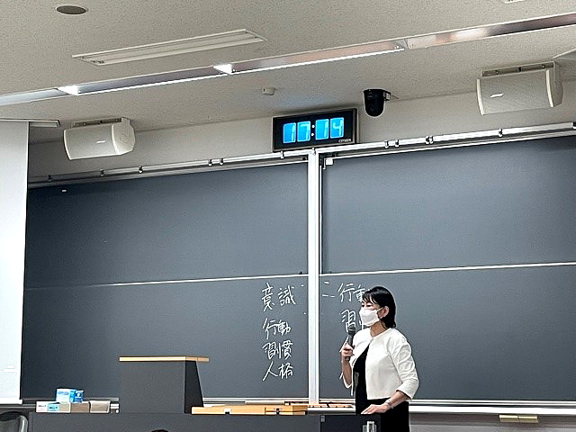 講演中の柳田圭恵子先生