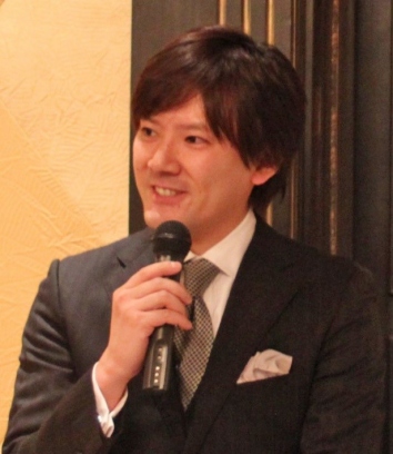 足代 訓史先生
